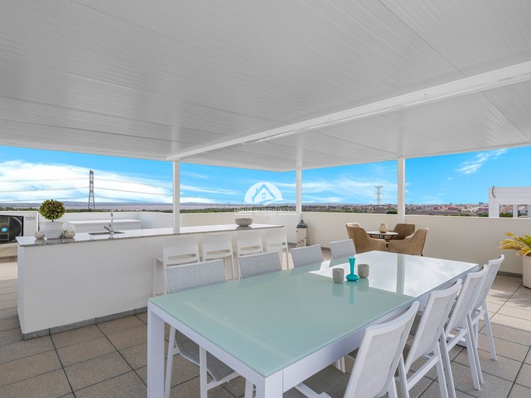 Villa for Sale in Villamartín - Las Filipinas Orihuela Costa, Alicante 11