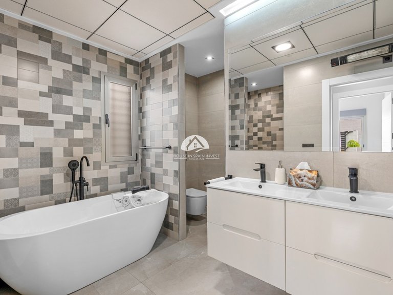 Villa for Sale in Villamartín - Las Filipinas Orihuela Costa, Alicante 24