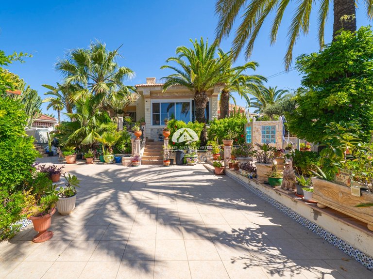 Villa for Sale in Rojales Rojales - Ciudad Quesada, Alicante 1