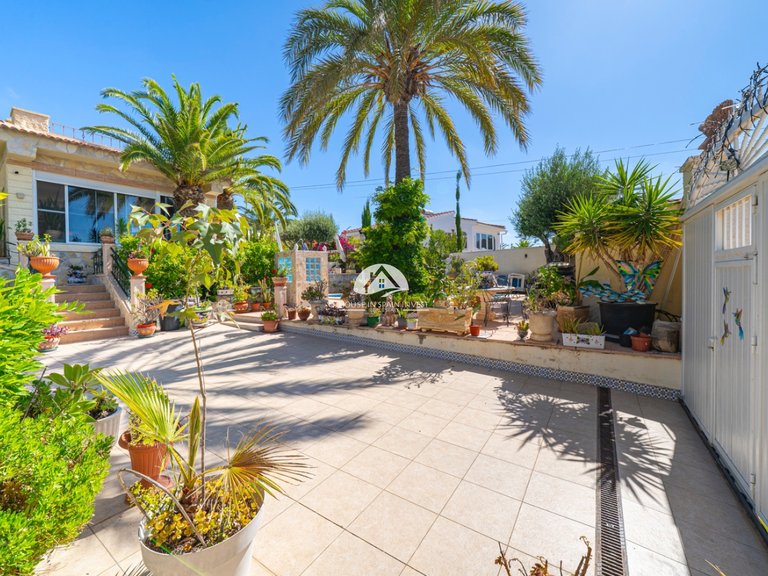 Villa for Sale in Rojales Rojales - Ciudad Quesada, Alicante 2