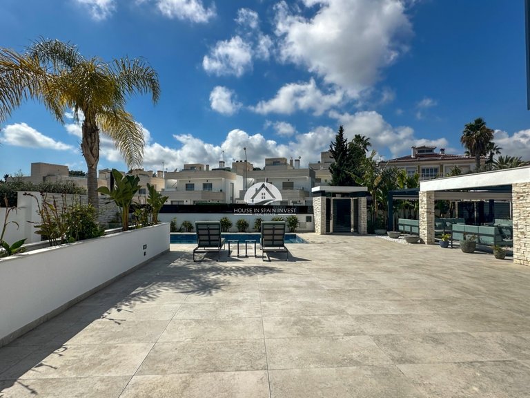 Villa for Sale in Villamartín - Las Filipinas Orihuela Costa, Alicante 10