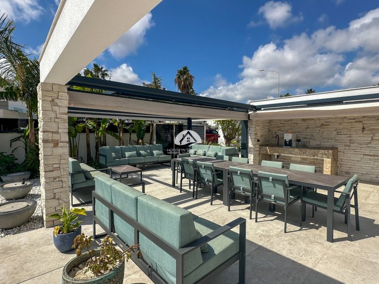 Villa for Sale in Villamartín - Las Filipinas Orihuela Costa, Alicante 13
