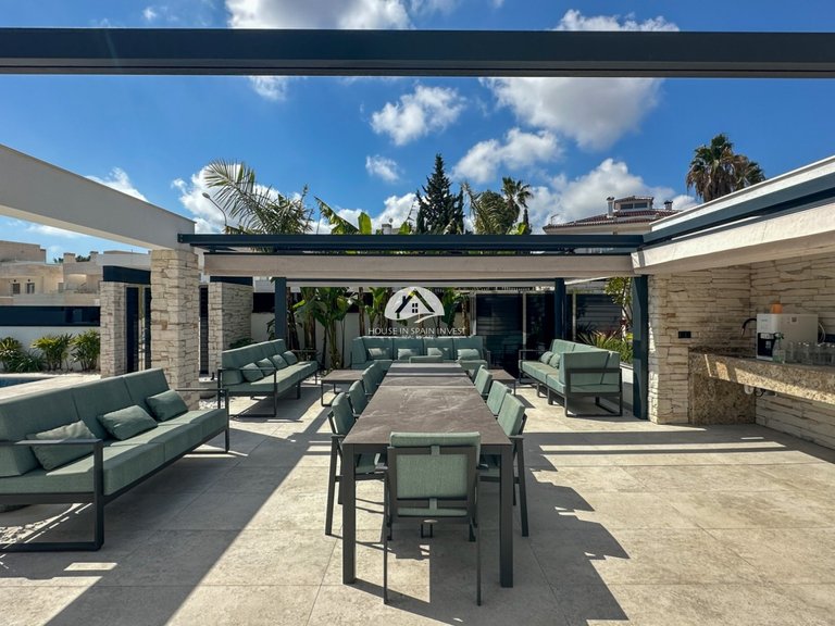 Villa for Sale in Villamartín - Las Filipinas Orihuela Costa, Alicante 14