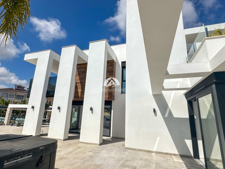 Villa for Sale in Villamartín - Las Filipinas Orihuela Costa, Alicante 21