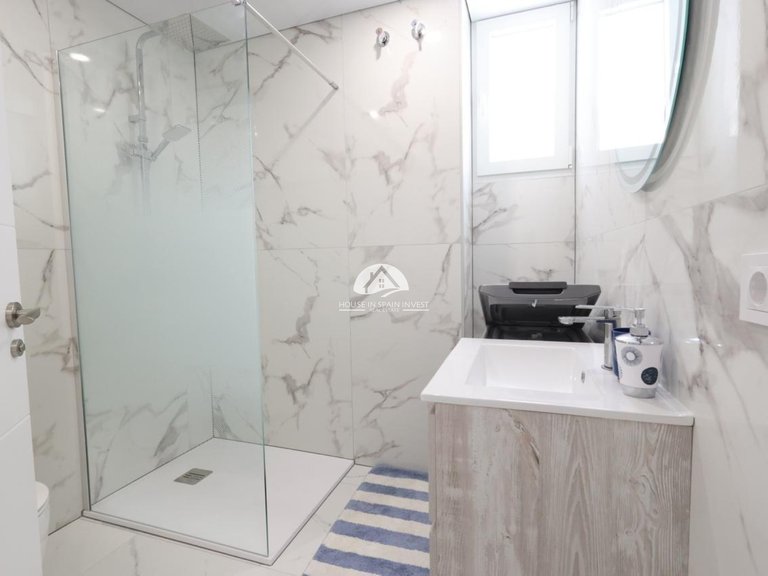 Apartment for Sale in El Acequion - Los Náufragos Torrevieja, Alicante 11