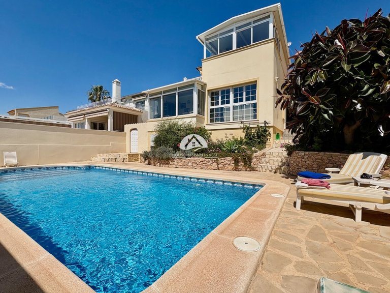 Villa for Sale in Villamartín - Las Filipinas Orihuela Costa, Alicante 1