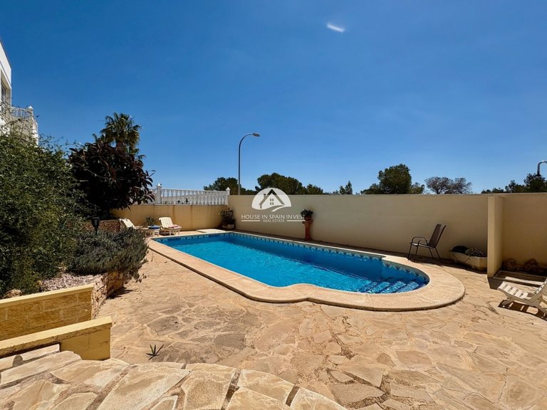 Villa for Sale in Villamartín - Las Filipinas Orihuela Costa, Alicante 3