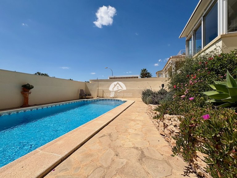 Villa for Sale in Villamartín - Las Filipinas Orihuela Costa, Alicante 5