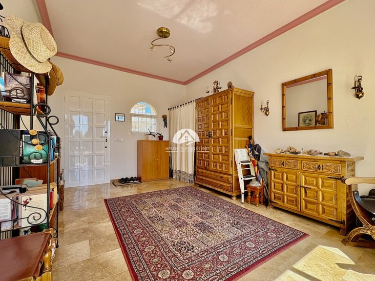 Villa for Sale in Villamartín - Las Filipinas Orihuela Costa, Alicante 8