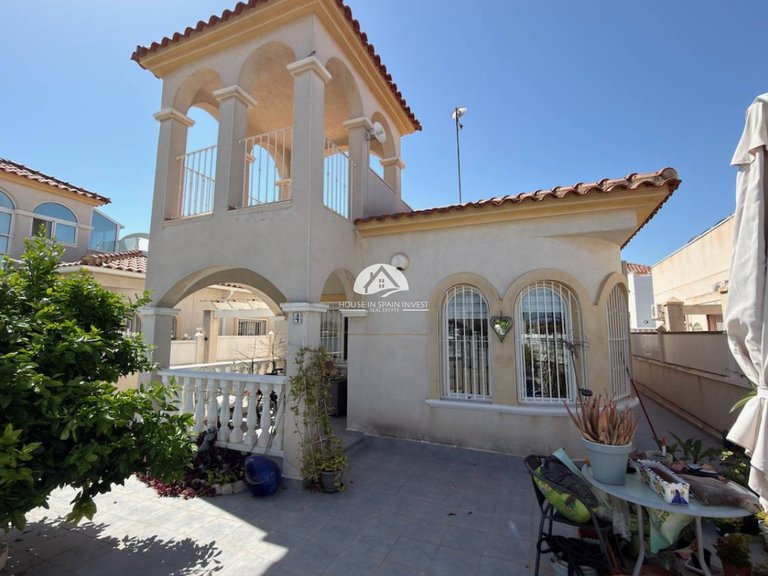Villa for Sale in Lo Crispin Algorfa - La Finca Golf, Alicante 1
