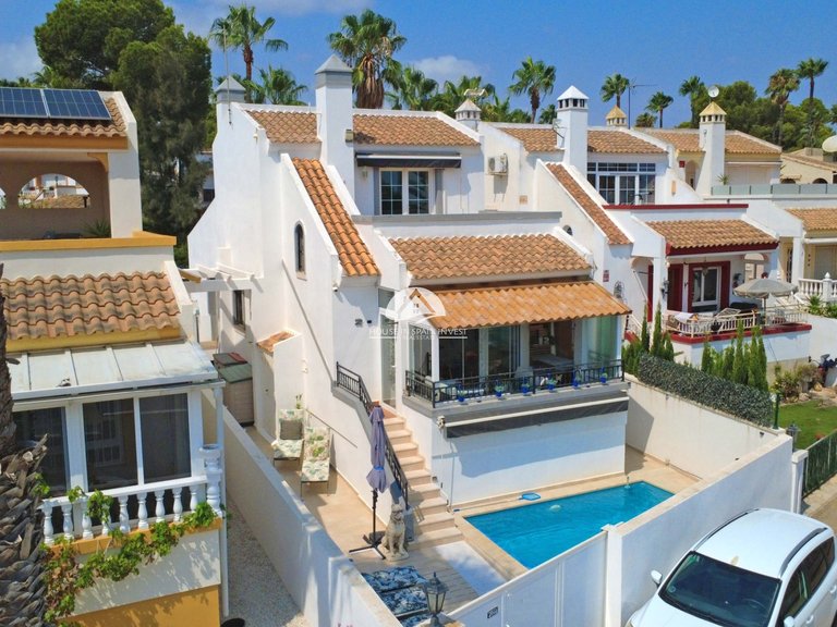Villa for Sale in Villamartín - Las Filipinas Orihuela Costa, Alicante 3