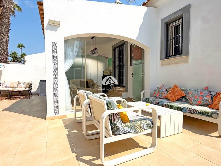 Villa for Sale in Villamartín - Las Filipinas Orihuela Costa, Alicante 6