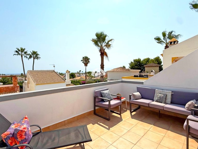 Villa for Sale in Villamartín - Las Filipinas Orihuela Costa, Alicante 10