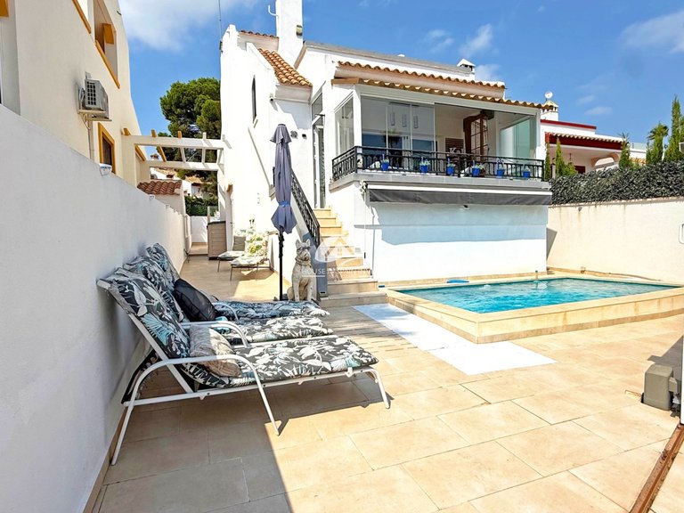 Villa for Sale in Villamartín - Las Filipinas Orihuela Costa, Alicante 24
