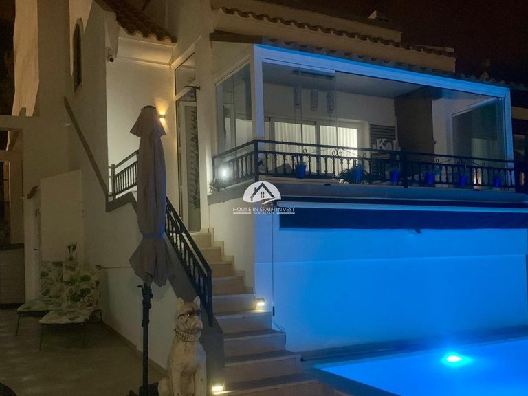 Villa for Sale in Villamartín - Las Filipinas Orihuela Costa, Alicante 40