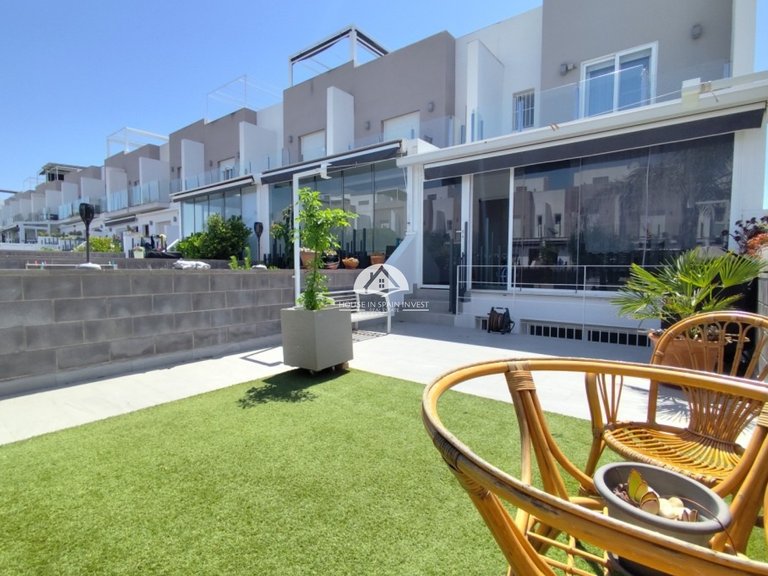 Corner Townhouse for Sale in Torrevieja Torrevieja, Alicante 1
