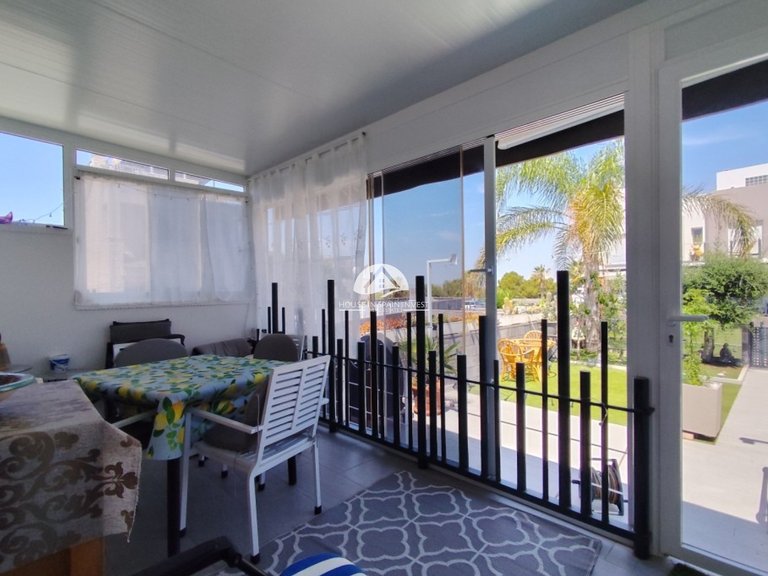 Corner Townhouse for Sale in Torrevieja Torrevieja, Alicante 46