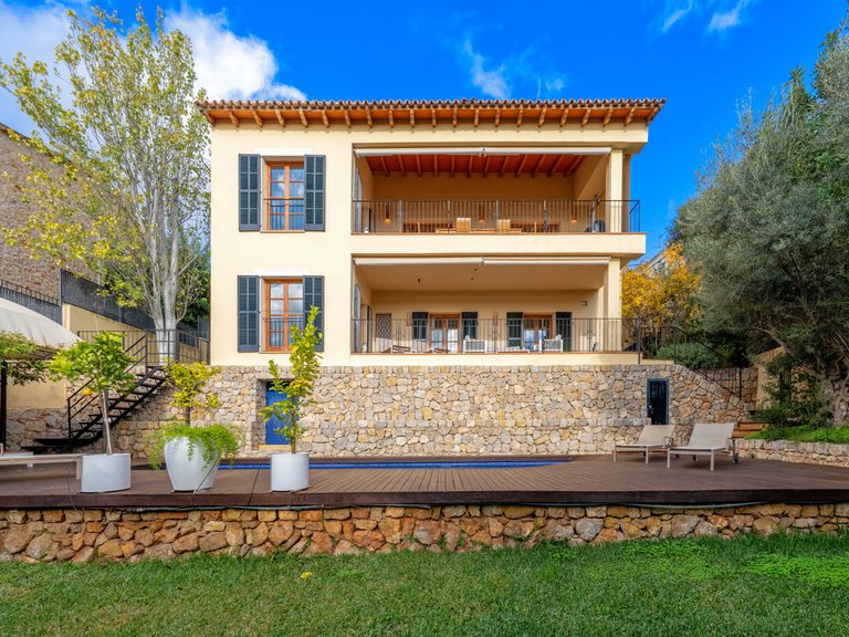 Villa for Sale in Calvià Pueblo, Balearic Islands 1