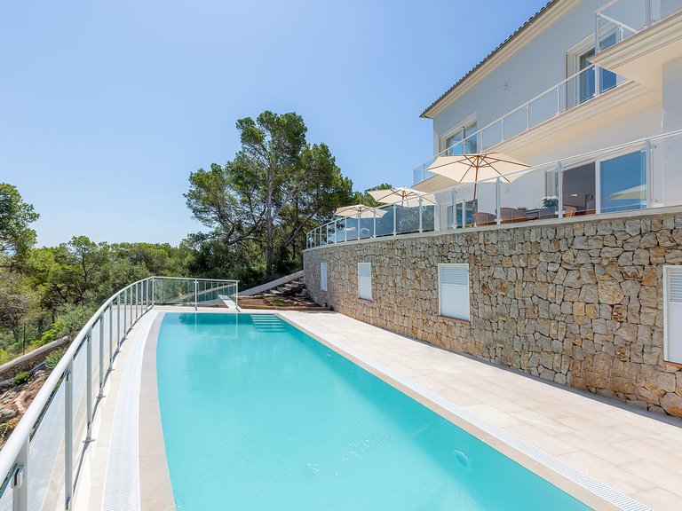 Villa for Sale in Calvià / Palmanova, Balearic Islands 1