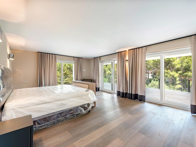Villa for Sale in Calvià / Peguera, Balearic Islands 8