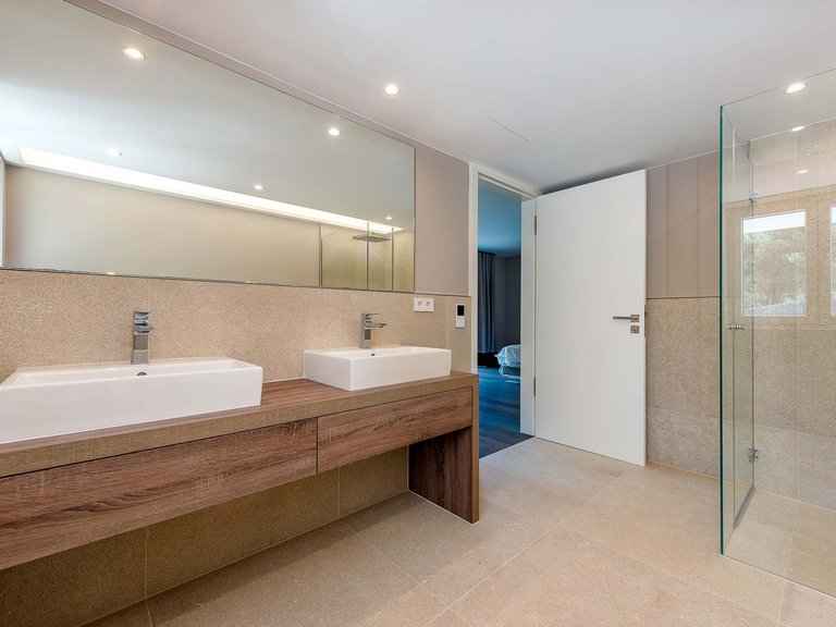 Villa for Sale in Calvià / Peguera, Balearic Islands 12
