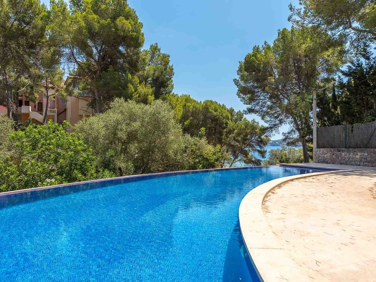 Villa for Sale in Calvià / Peguera, Balearic Islands 2