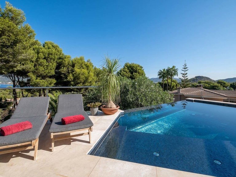 Villa for Sale in Calvià / Santa Ponça, Balearic Islands 1