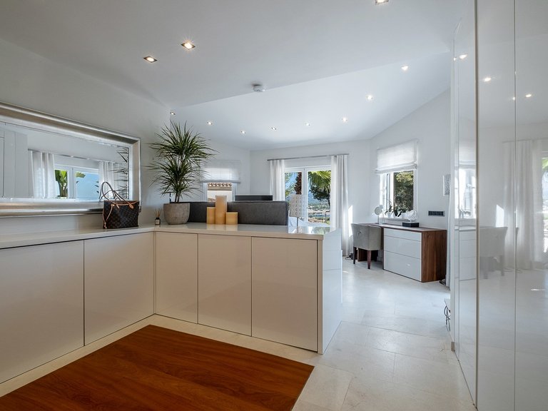 Villa for Sale in Calvià / Santa Ponça, Balearic Islands 9