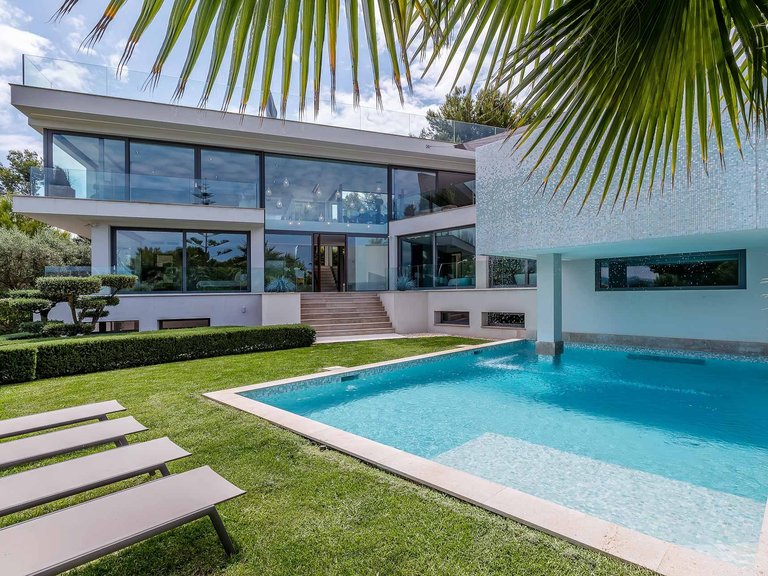 Villa for Sale in Calvià / Santa Ponça, Balearic Islands 2