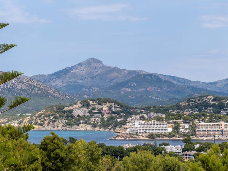 Villa for Sale in Calvià / Santa Ponça, Balearic Islands 17