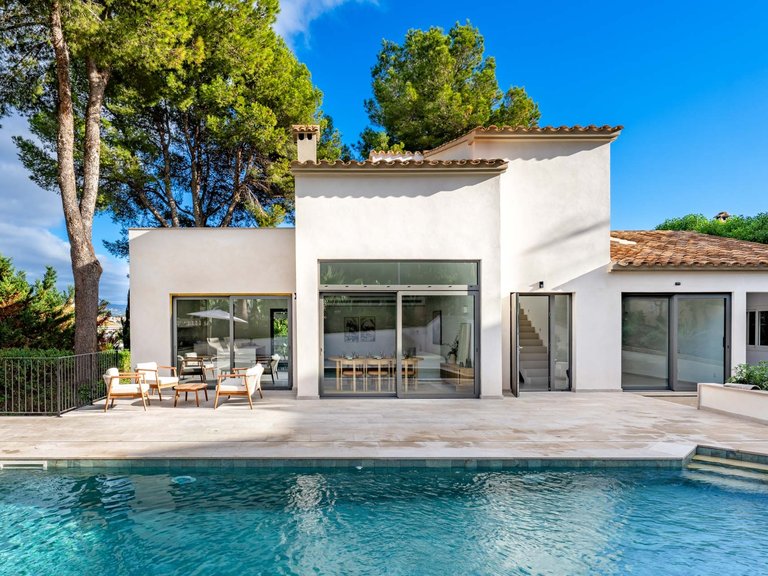 Villa for Sale in Santa Ponsa, Balearic Islands 1
