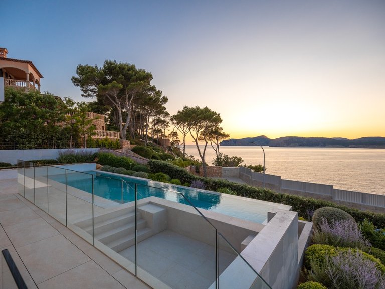 Villa for Sale in Santa Ponsa, Balearic Islands 2