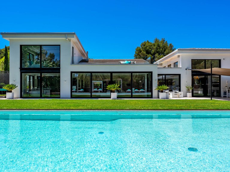 Villa for Sale in Santa Ponsa, Balearic Islands 1