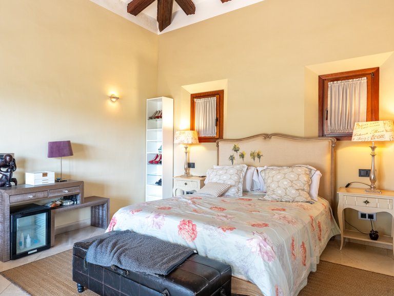 Villa for Sale in Santa Ponsa, Balearic Islands 11