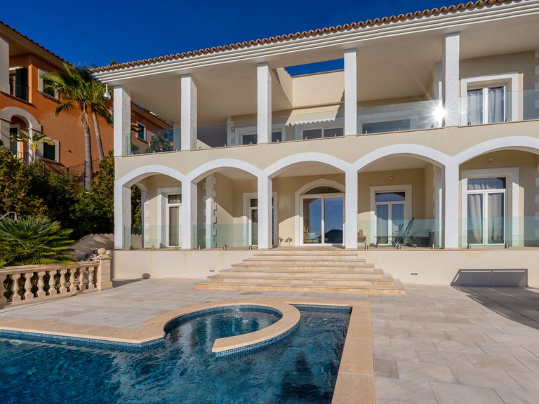 Villa for Sale in Santa Ponsa, Balearic Islands 1