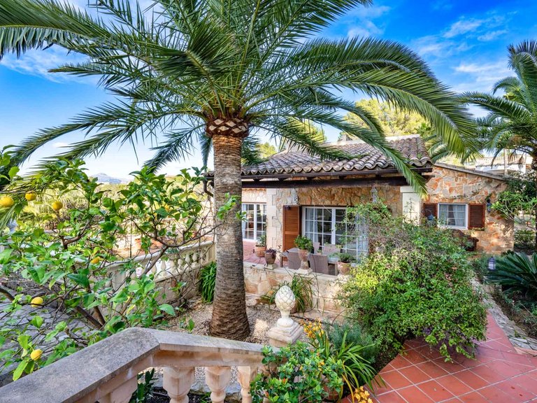 Villa for Sale in Santa Ponsa, Balearic Islands 1