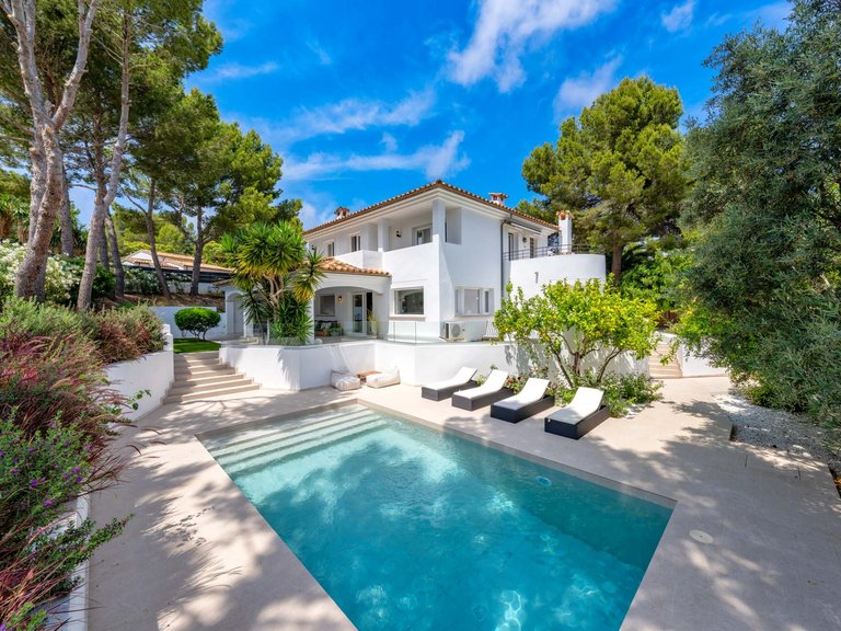 Villa for Sale in Santa Ponsa, Balearic Islands 1