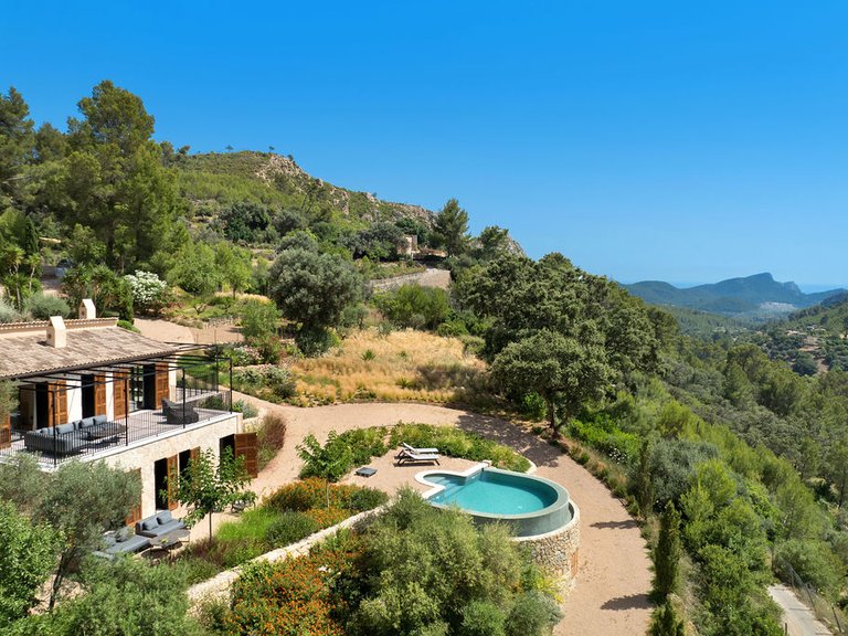 Country House for Sale in Andratx, Balearic Islands 1