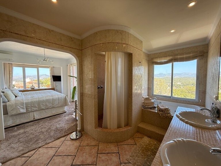 Villa for Sales in Santa Ponsa, Balearic Islands 24