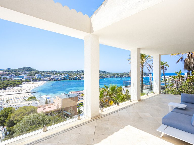 Villa for Sales in Santa Ponsa, Balearic Islands 1