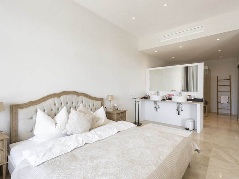 Villa for Sales in Santa Ponsa, Balearic Islands 18