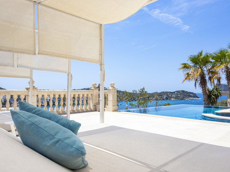Villa for Sales in Santa Ponsa, Balearic Islands 32
