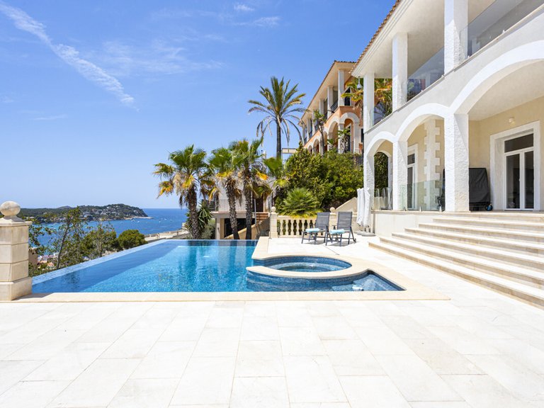 Villa for Sales in Santa Ponsa, Balearic Islands 33