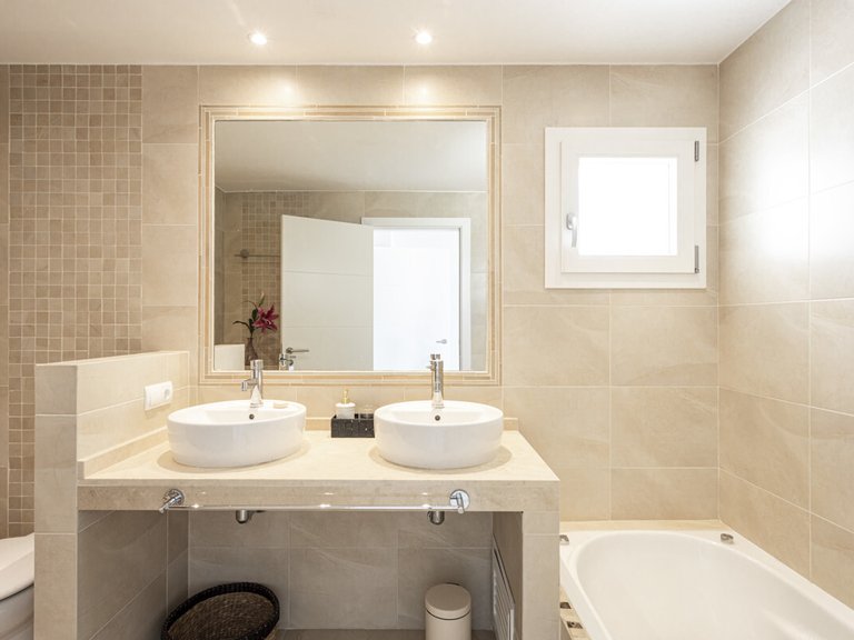 Villa for Sales in Santa Ponsa, Balearic Islands 23