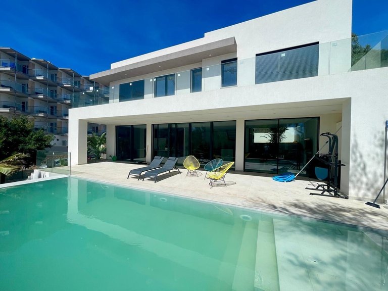 Villa for Long Term Rentals in Bendinat, Balearic Islands 2