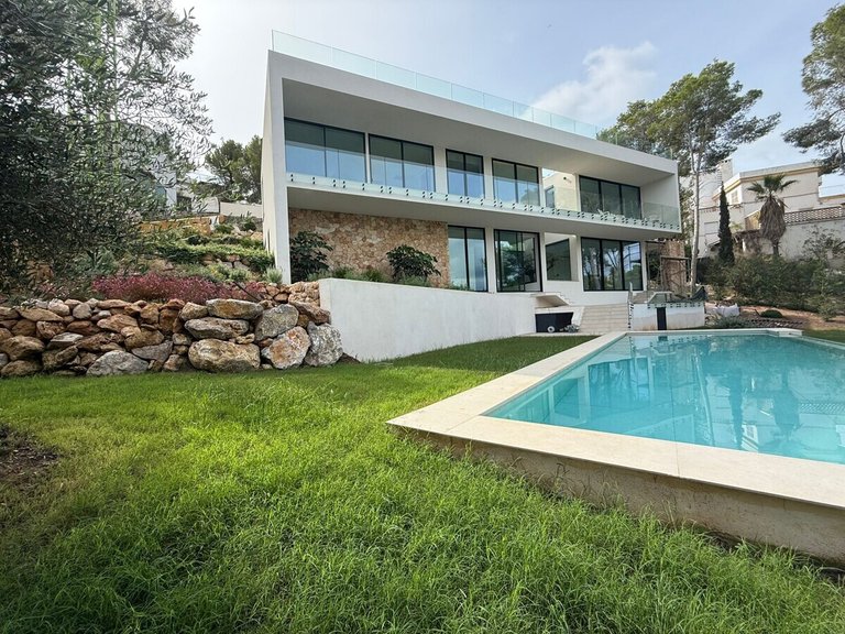 Villa for Sales in Santa Ponsa, Balearic Islands 47