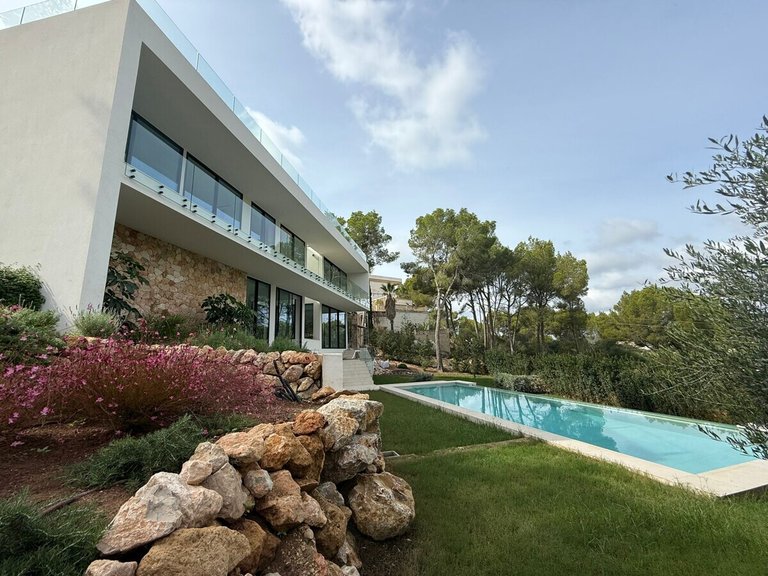Villa for Sales in Santa Ponsa, Balearic Islands 1