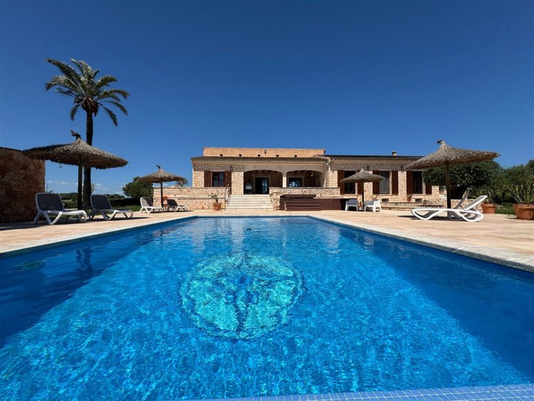Country House for Sales in Manacor, Balearic Islands 1