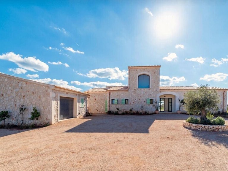 Country House for Sales in Campos, Balearic Islands 1