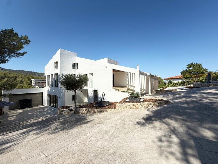Villa for Long Term Rentals in Genova, Balearic Islands 6
